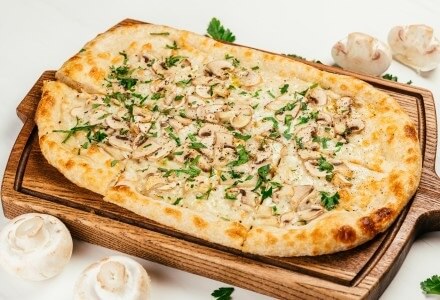 Пиццетта с грибами и трюфельным маслом