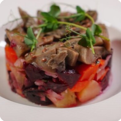 Винегрет с печеными овощами и солеными грибами