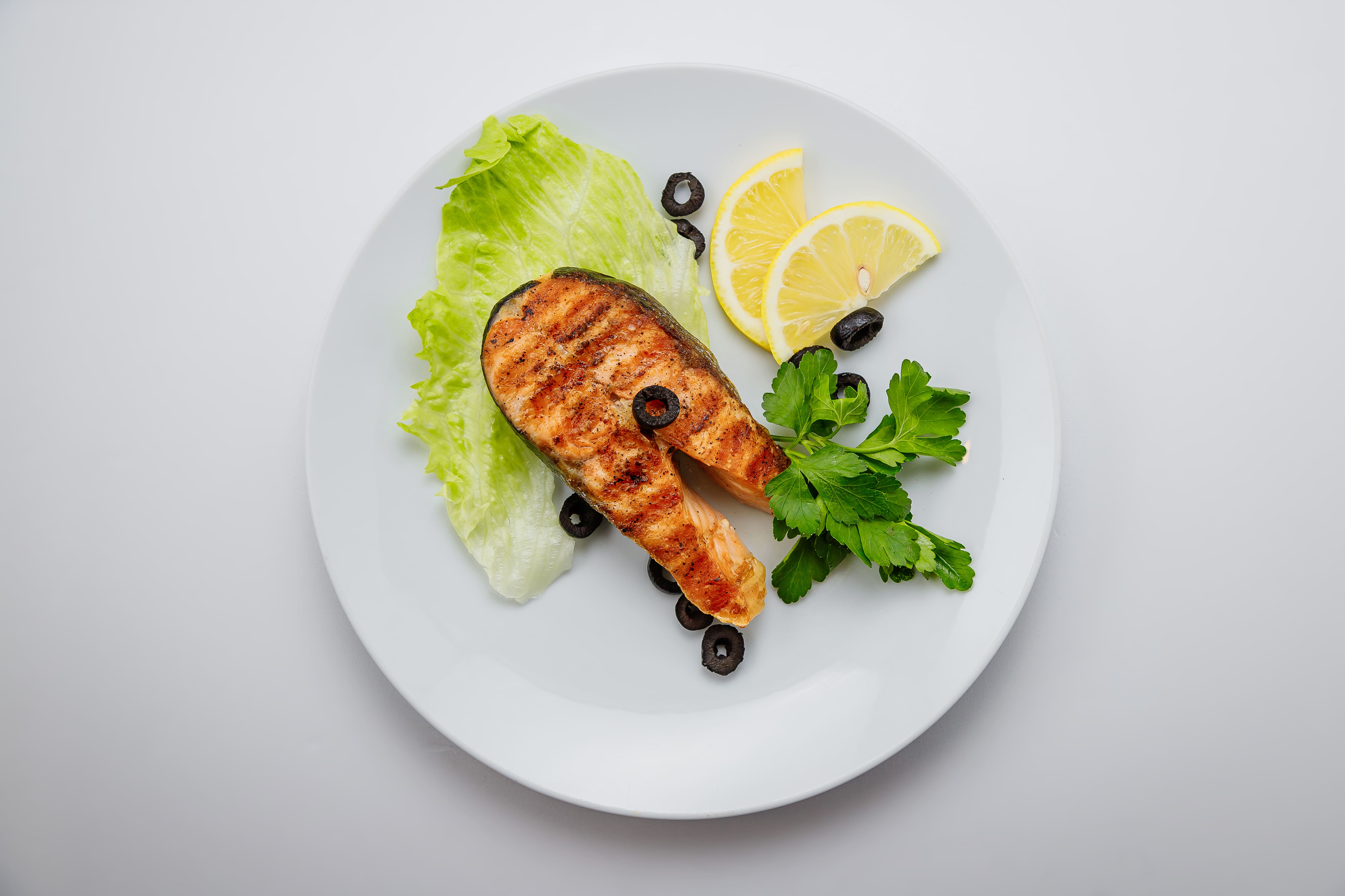 Стейк из семги на гриле