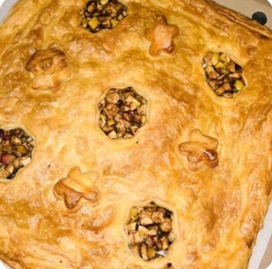 Пирог с клубникой 1кг (слоёное тесто)