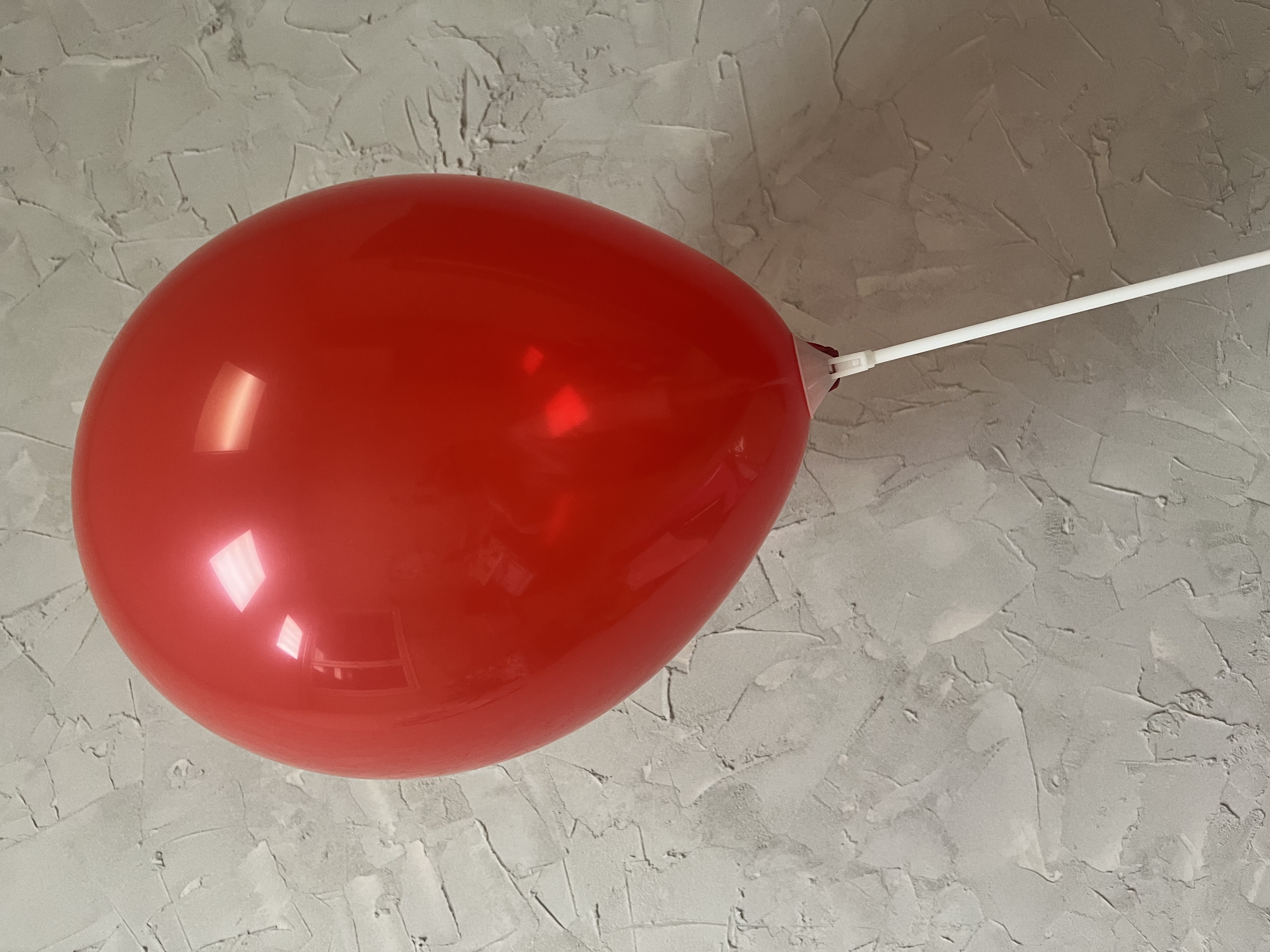 Воздушный красный шар на палочке / 1шт