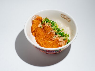 Тори Кацу с рисом и желтым карри