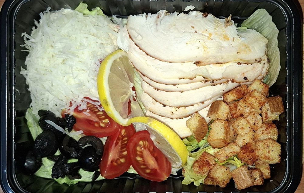 Салат Цезарь с курицей