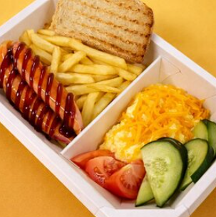 Американский завтрак с глазуньей