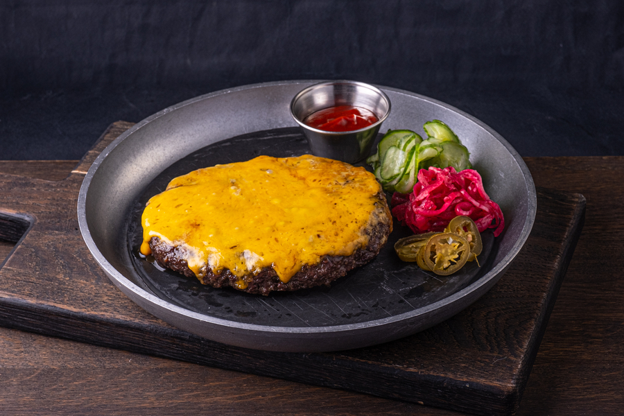 Котлета Буковски с сыром чеддер