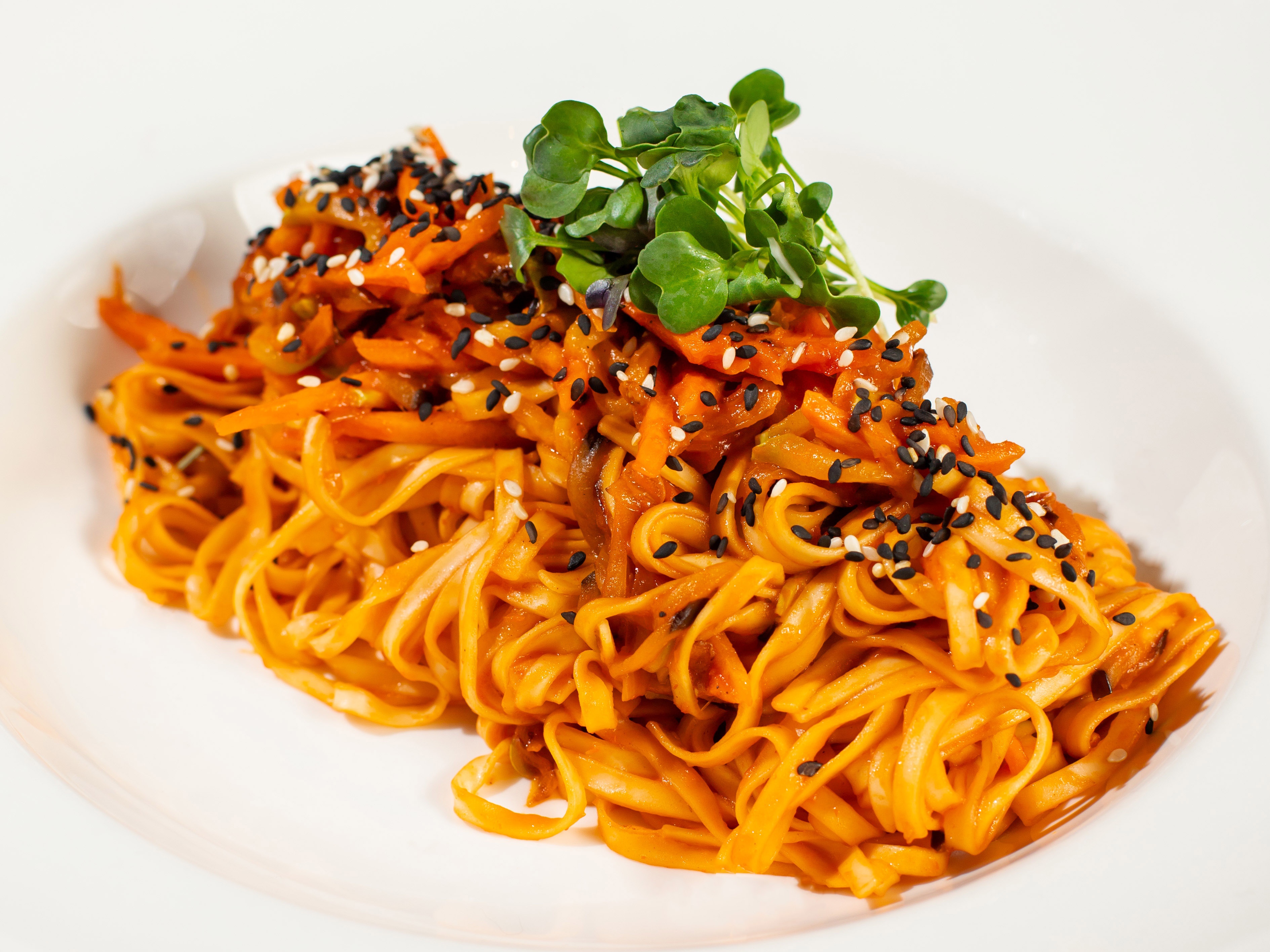 Удон с овощами в соусе ромеско