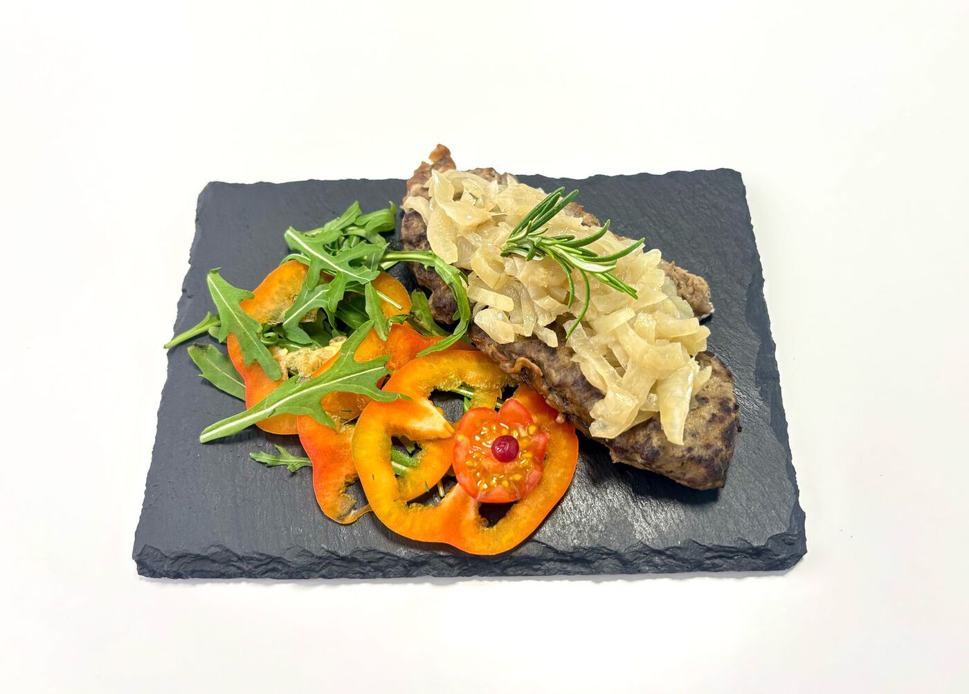 Печень говяжья жареная с луком