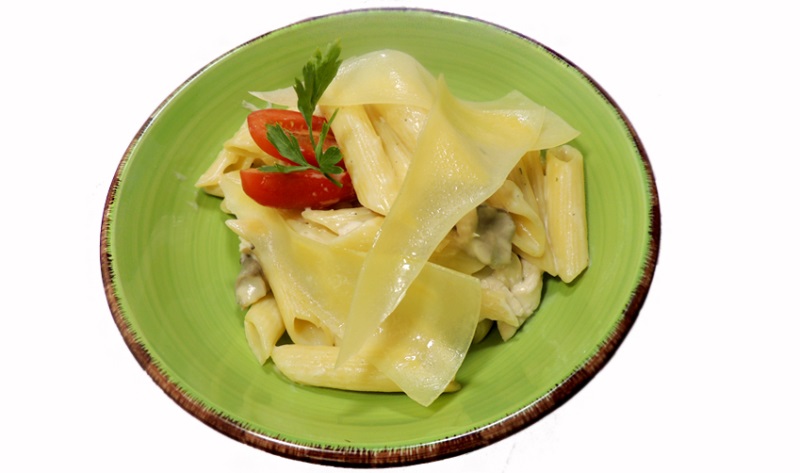 Пенне с курицей и грибами