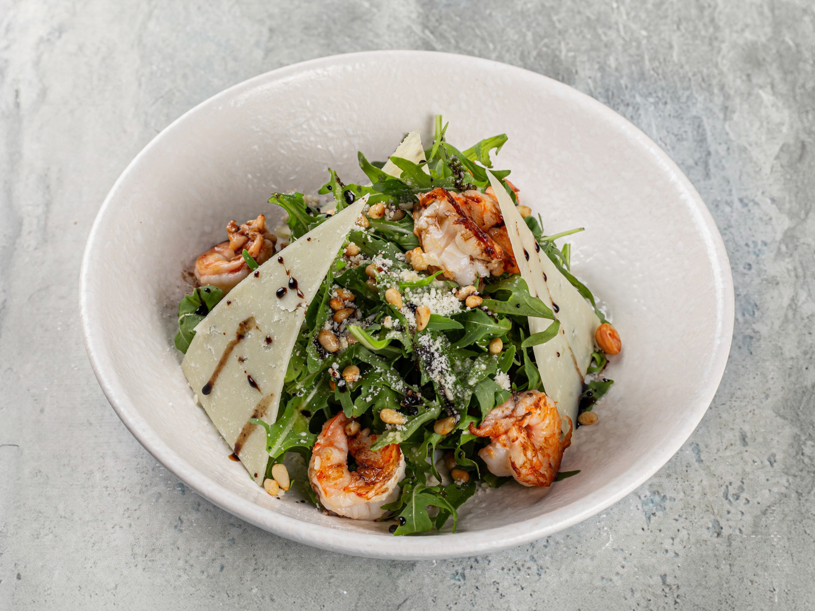 Салат из руколы с креветками