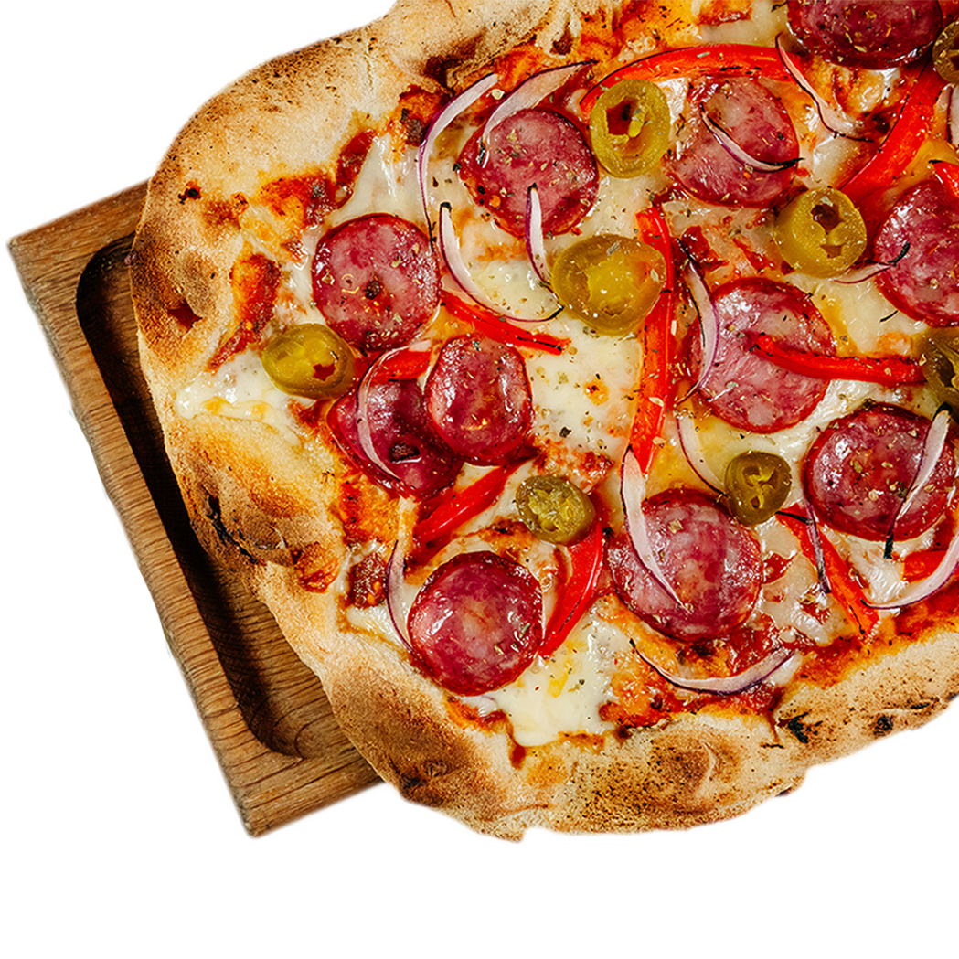 Острая с салями, халапеньо и красным луком