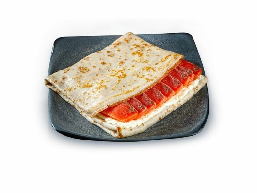 Блинчик с лососем, сыром, соус терияки