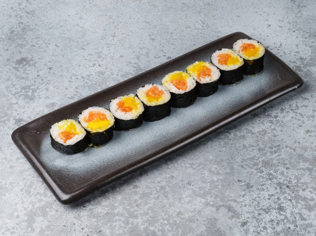 Маки ролл лосось-манго 170гр.