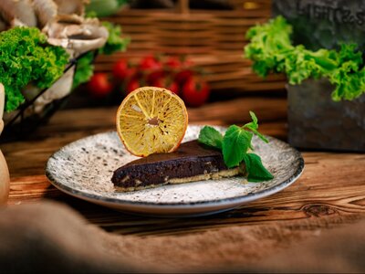 Шоколадный тарт с халвой