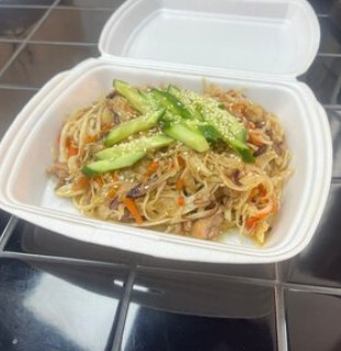 Удон с маринованной курицей