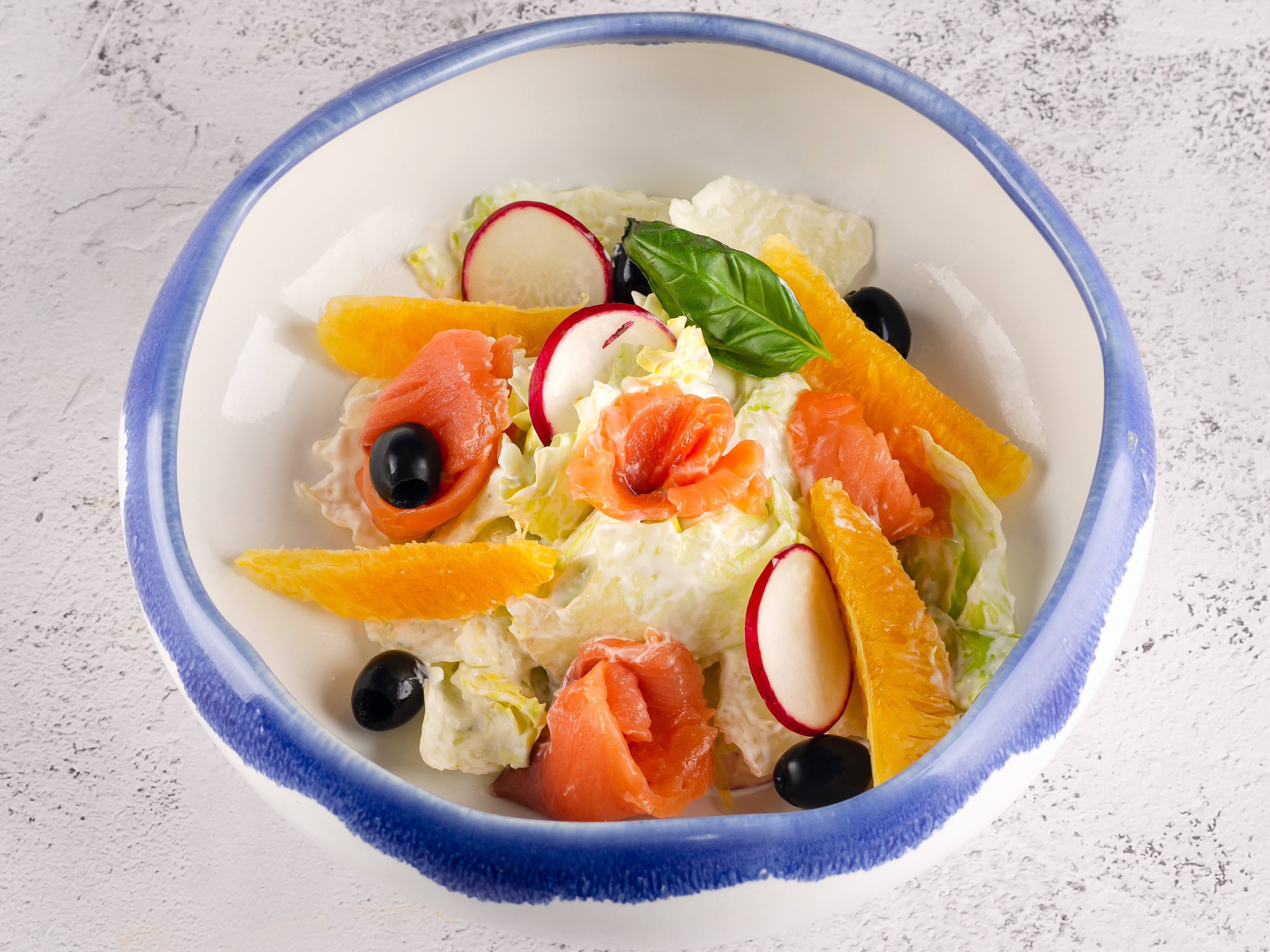 Салат с лососем и апельсинами