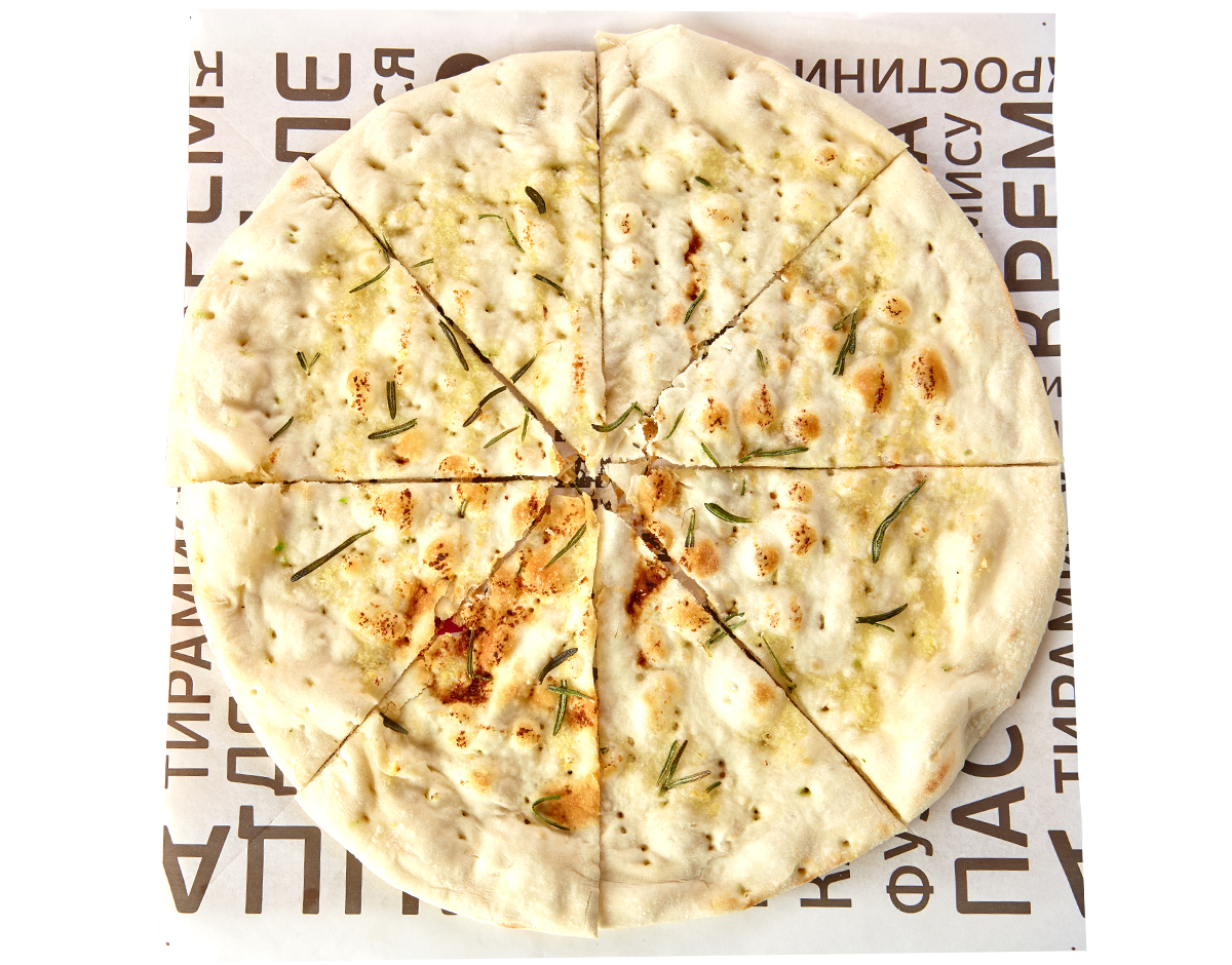 Фокачча с чесноком и розмарином