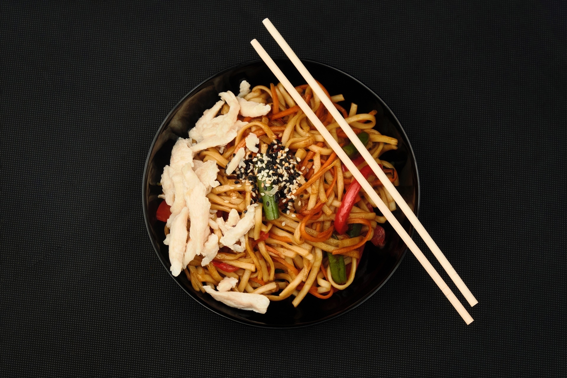Лапша-WOK с курицей.