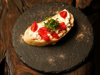 Брускетта со страчателлой