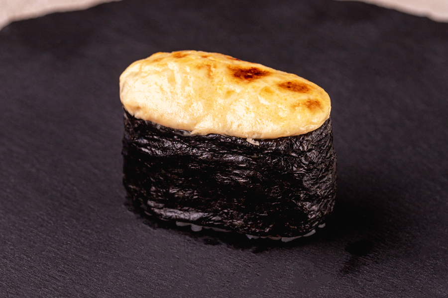 Запеченные суши с угрем