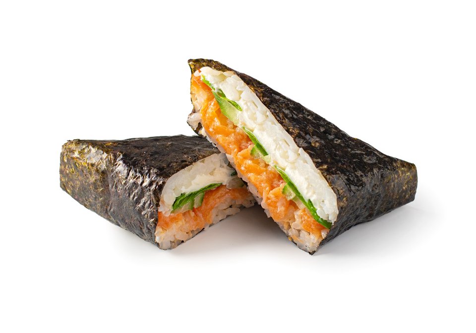 Онигири филадельфия с зеленым луком