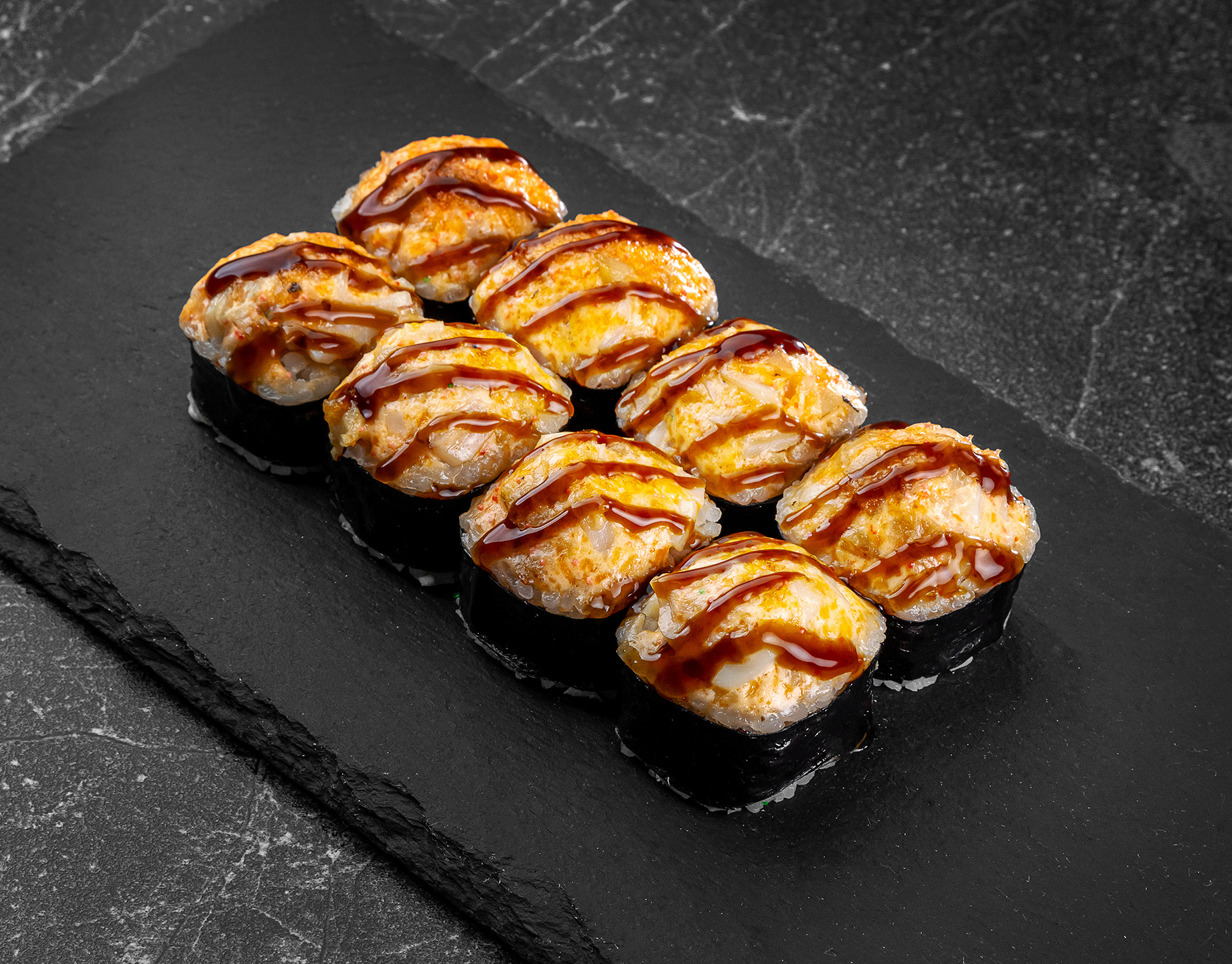 Запеченный ролл с курой и кальмаром