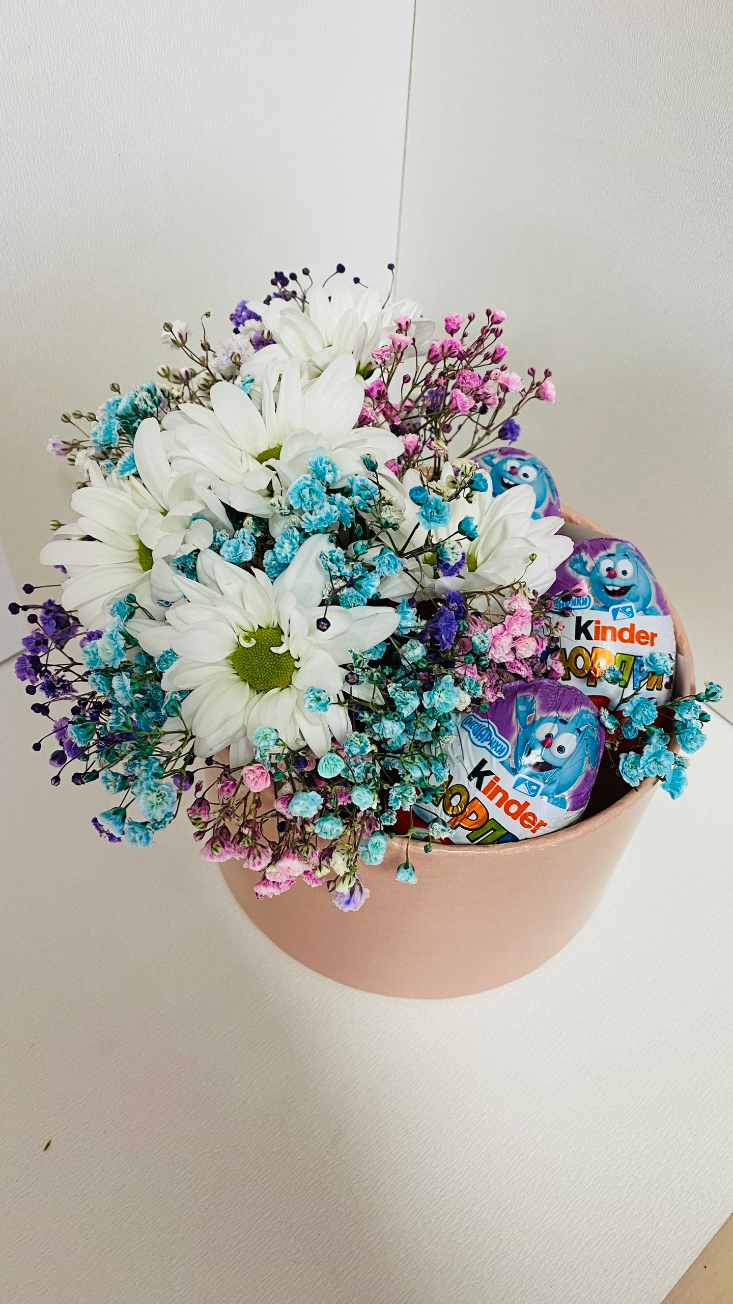 Цветы с киндерами в подарок маме, любимой, сестре 