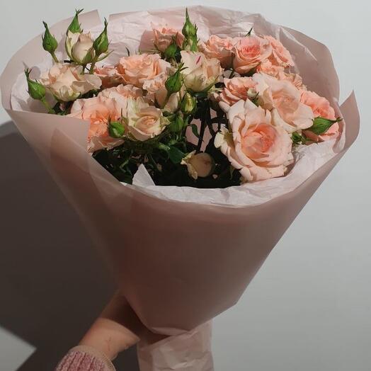 Букет из кустовых роз «Лоли»