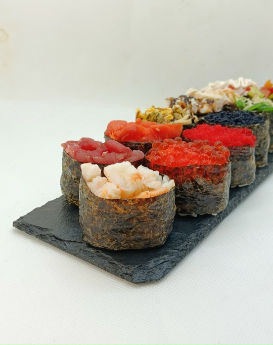 Гункан с креветкой