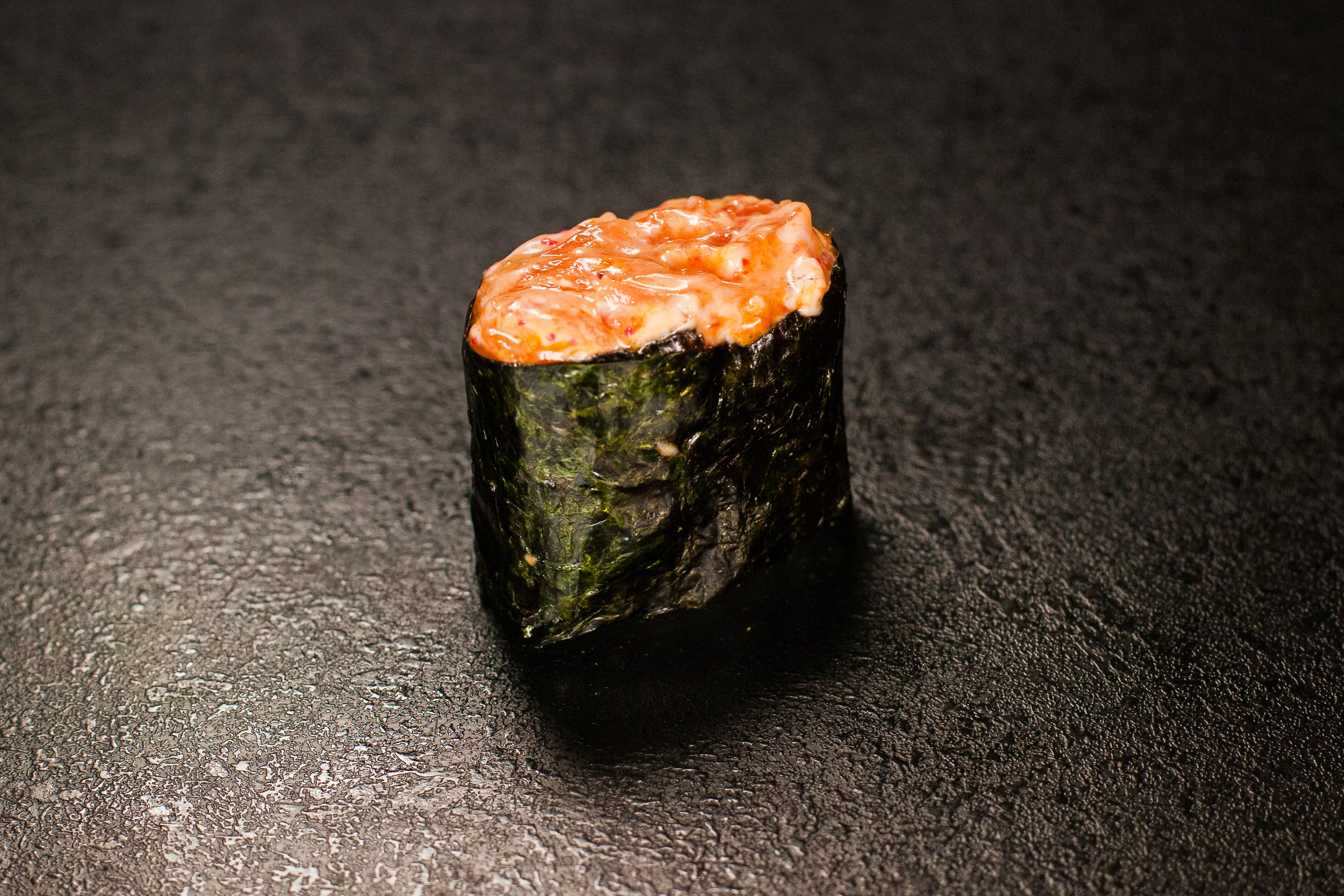 Острые суши Лосось 