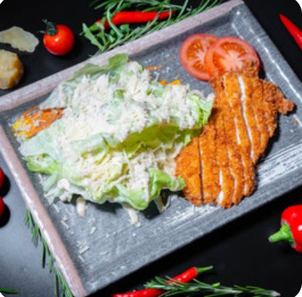 Цезарь с хрустящим цыпленком и пармезаном