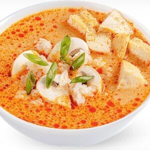 Суп Том ям с курицей и рисом
