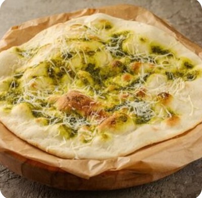 Фокачча с песто и пармезаном