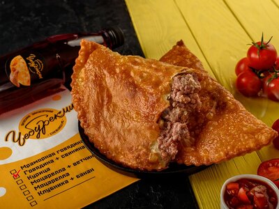 Чебурек с мясом, сыром и грибами