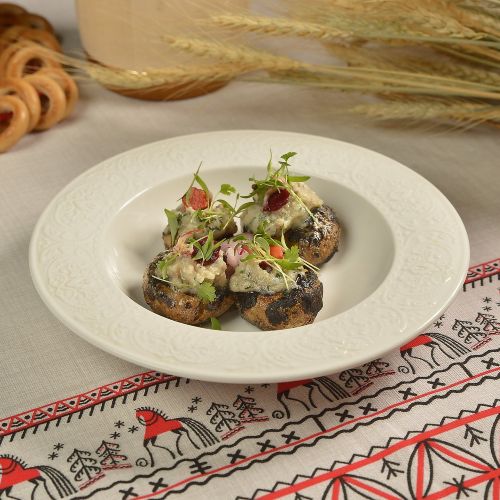 Чёрный картофель с селёдочным маслом