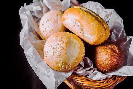 Булочка с кунжутом