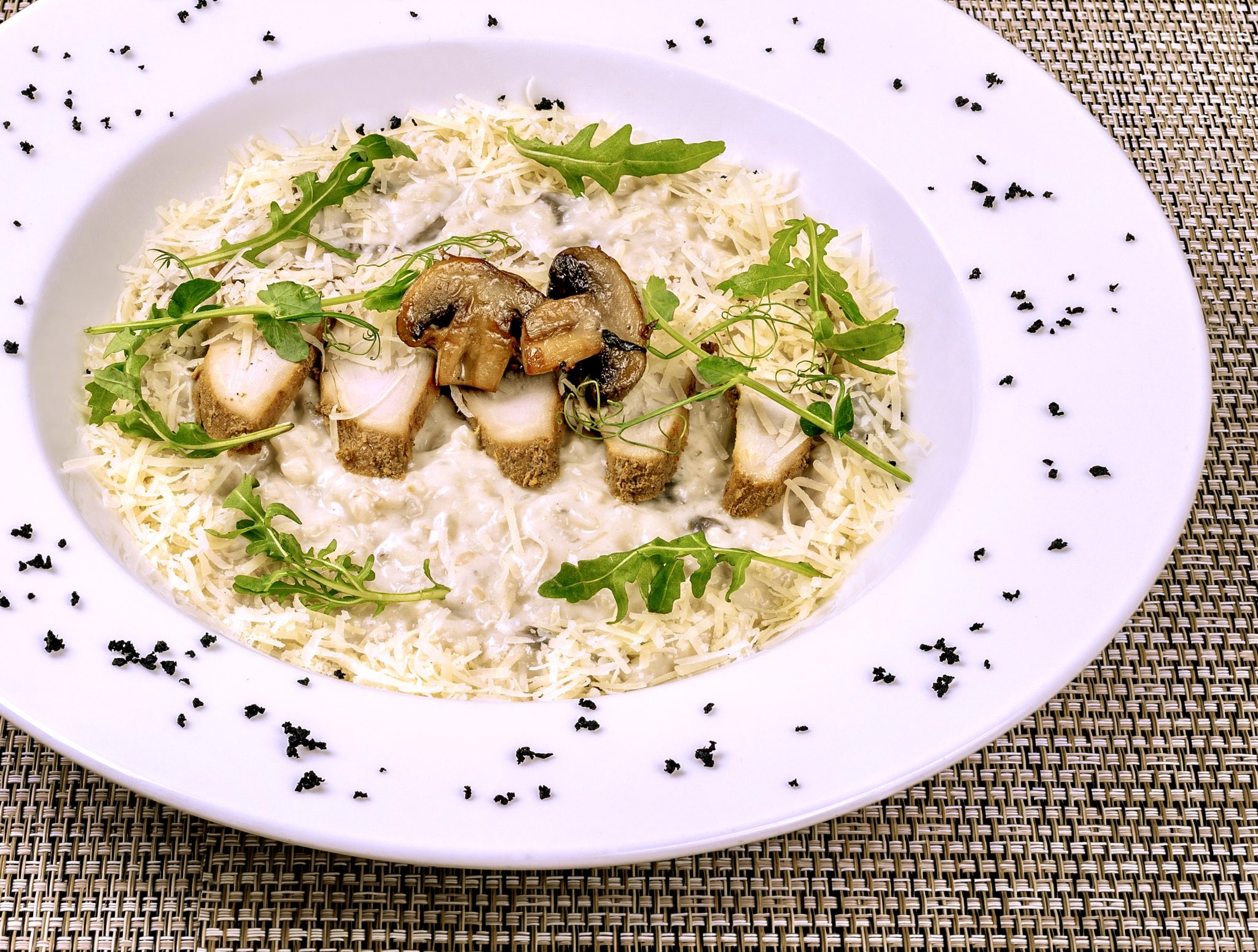 Ризотто с куриной грудкой-гриль, грибами