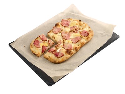 Пицца Окорок, сыр бри и грецкий орех