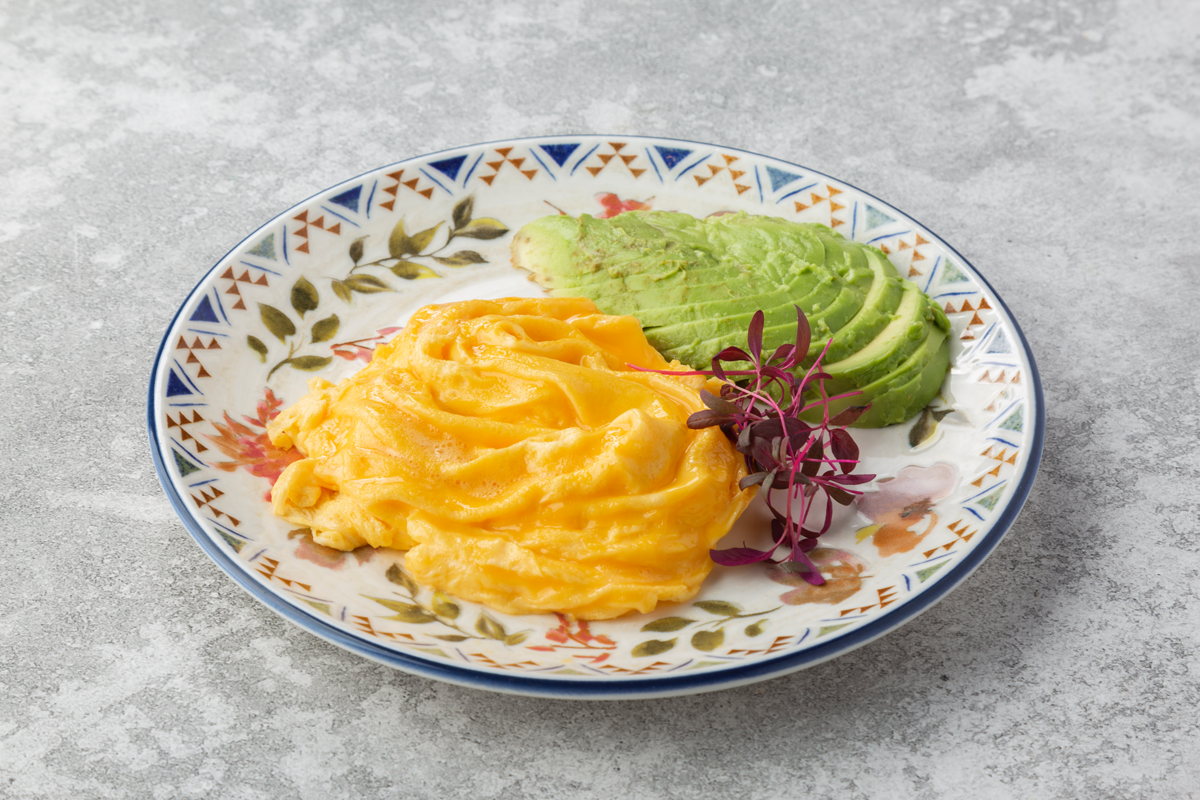 Скрэмбл с авокадо