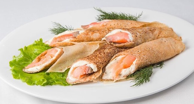 Блины с семгой и творожным сыром 