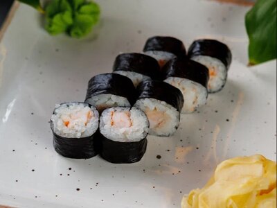 Ролл с креветкой