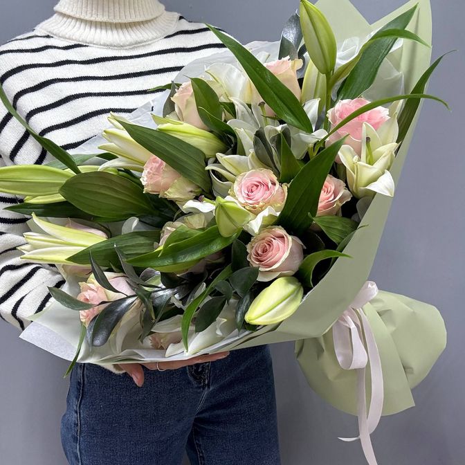 Букет из роз и лилий "Лилиана"