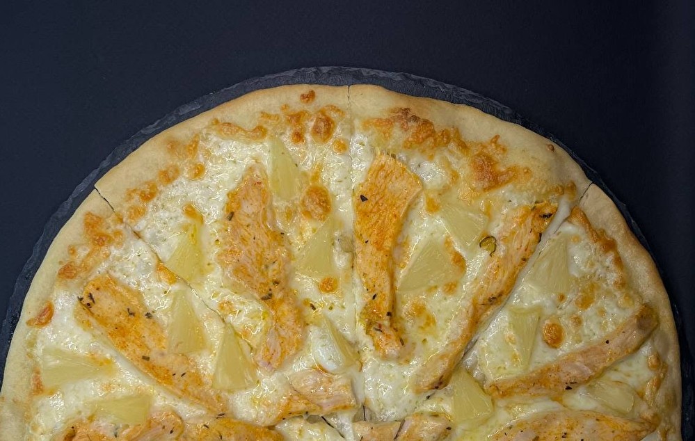 Пицца 30 см Курица с ананасами
