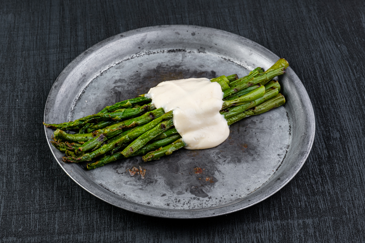 Спаржа на гриле