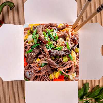 Wok классический с говядиной и лапшой соба
