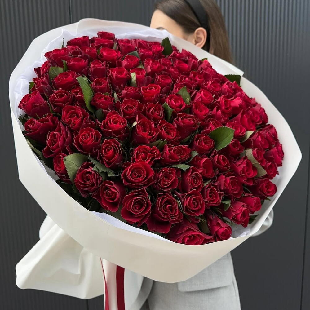 101 красная Роза белая упаковка красивый букет