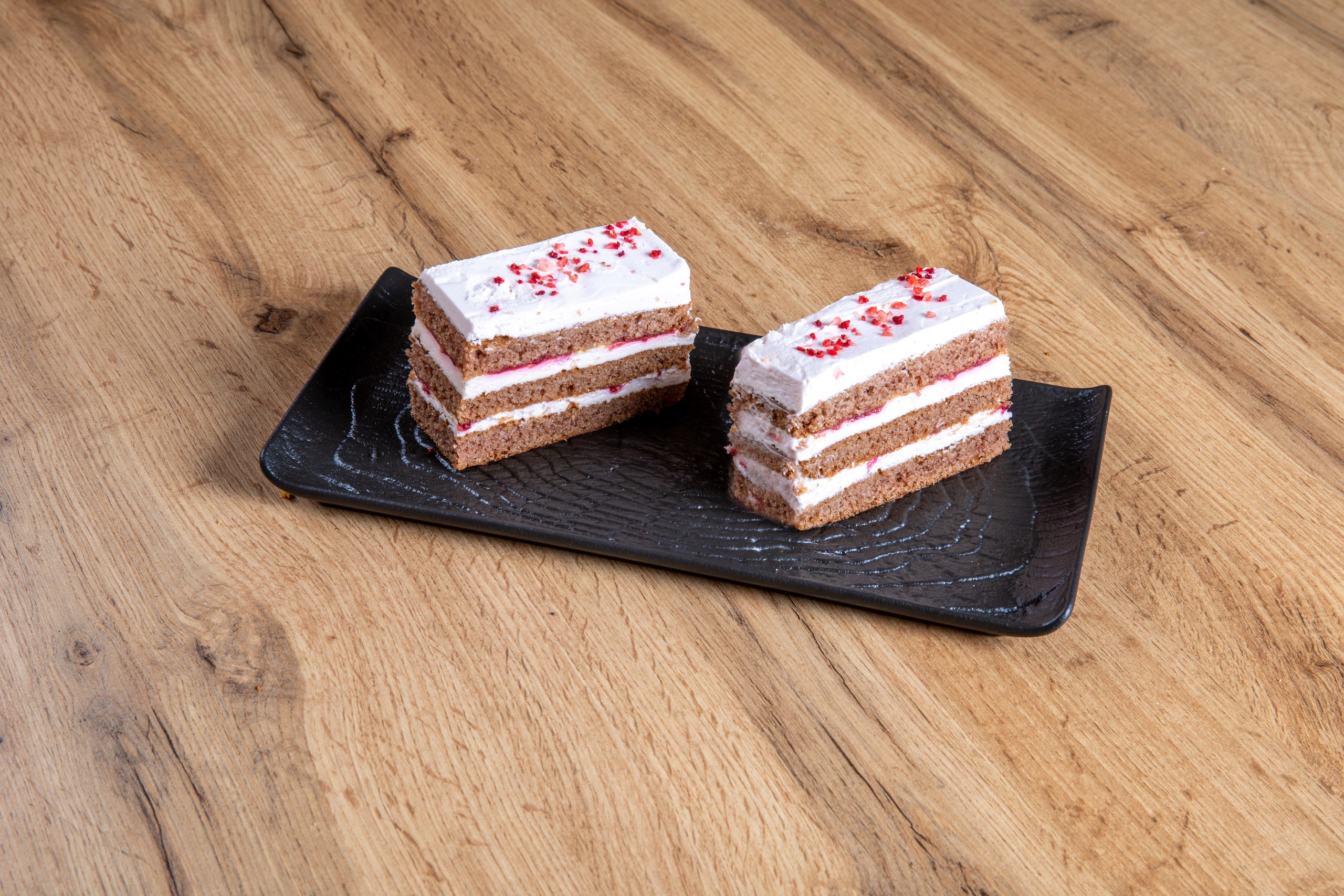 Торт Йогуртовый с малиной 