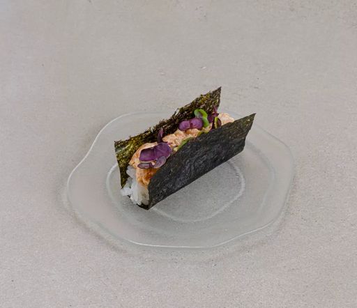 Хенд ролл лосось