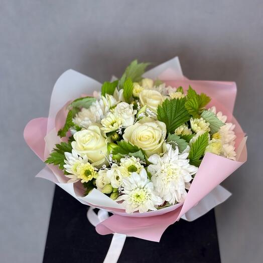 Цветочная композиция в белой цветовой гамма