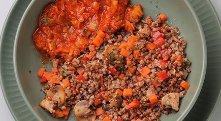 Греча с грибами и домашним лечо