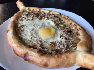 Хачапури по-аджарски с курицей